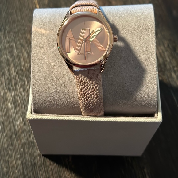 MK Watch - Picture 3 of 12